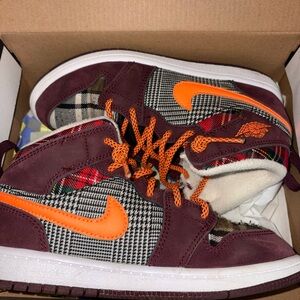 Air Jordan Grade School Retro 1 Mid SE Plaid (GS) Sneakers